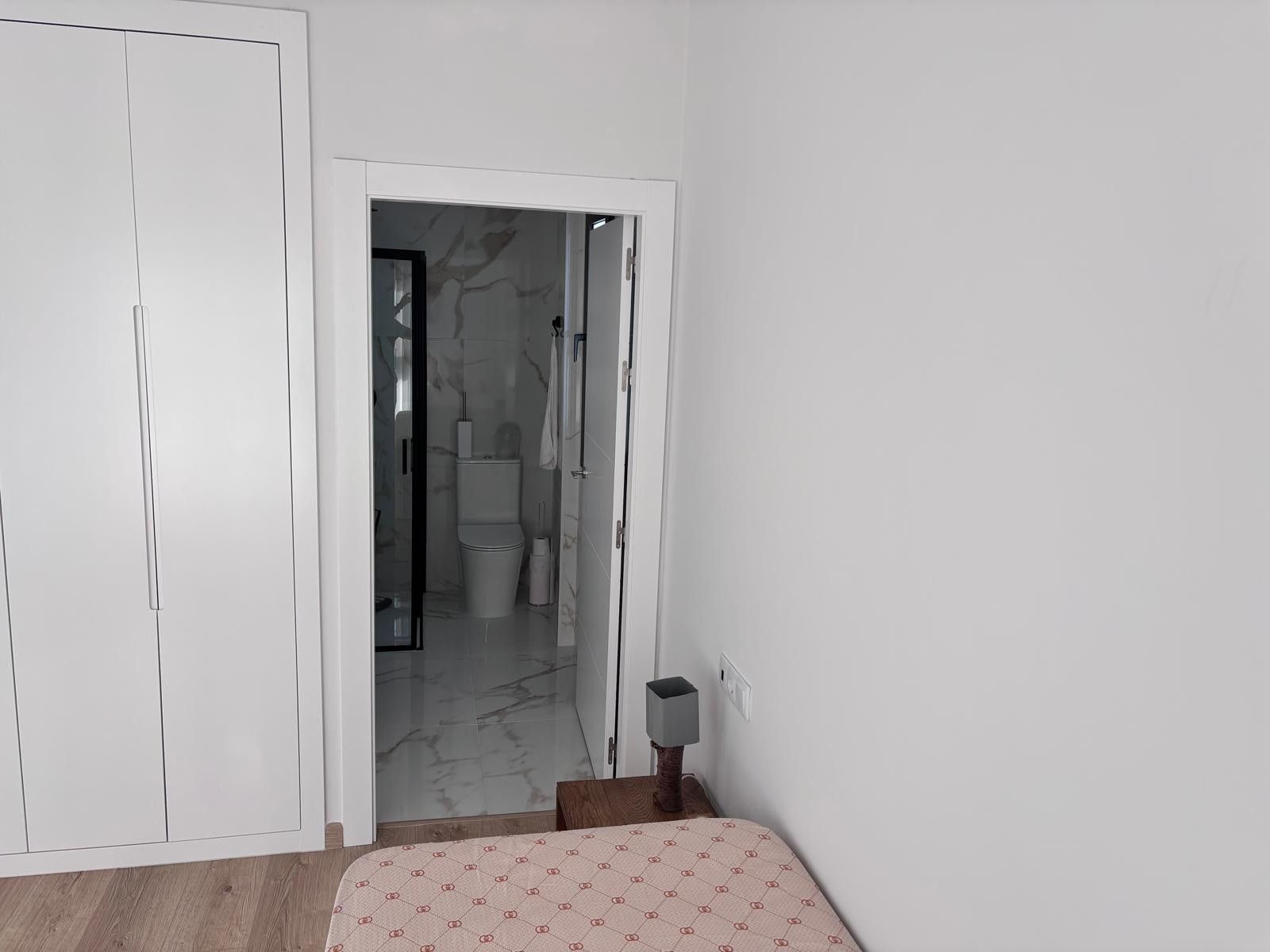 2-Bedroom House in Los Montesinos - Image 22