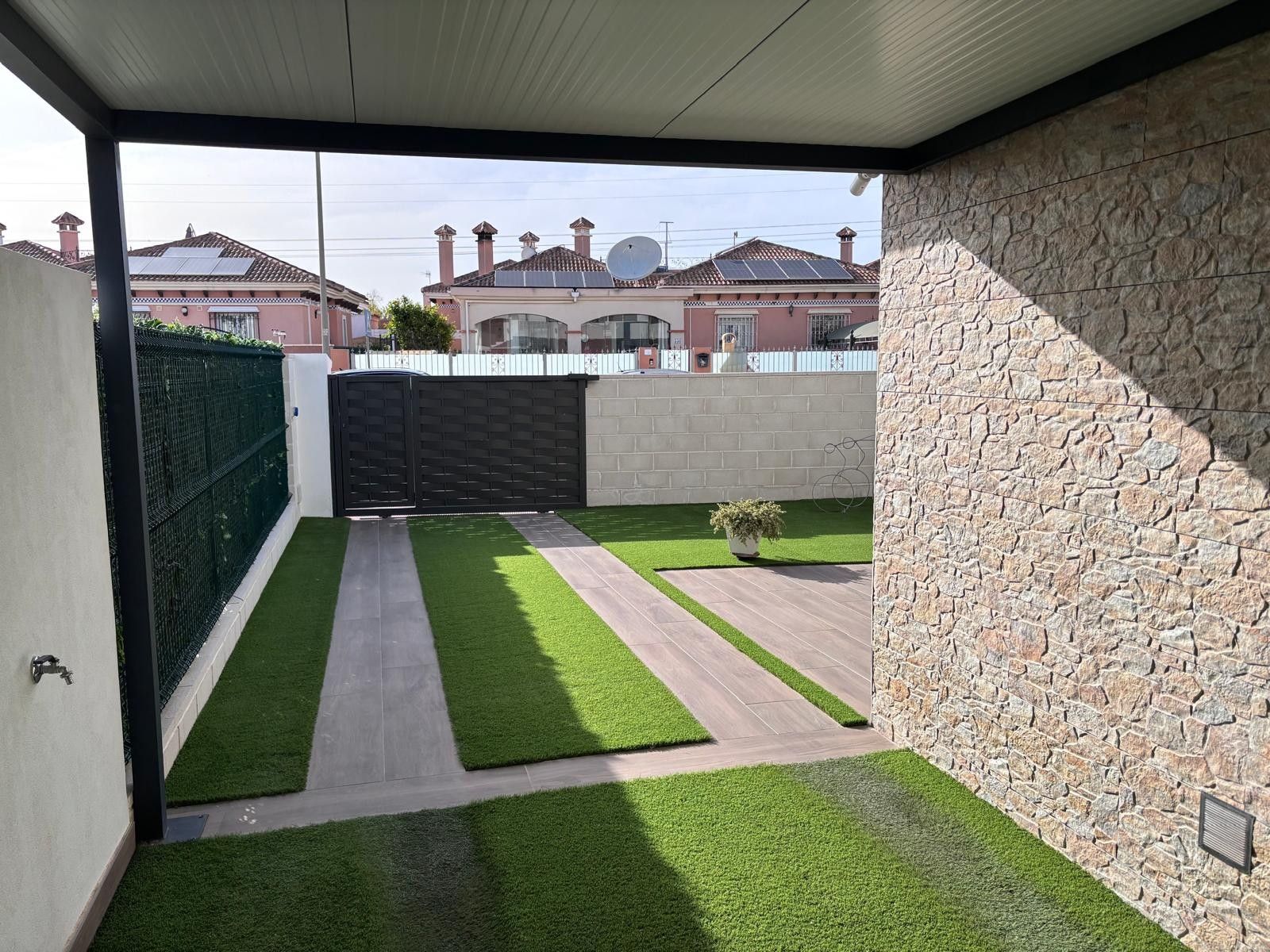 2-Bedroom House in Los Montesinos - Image 38