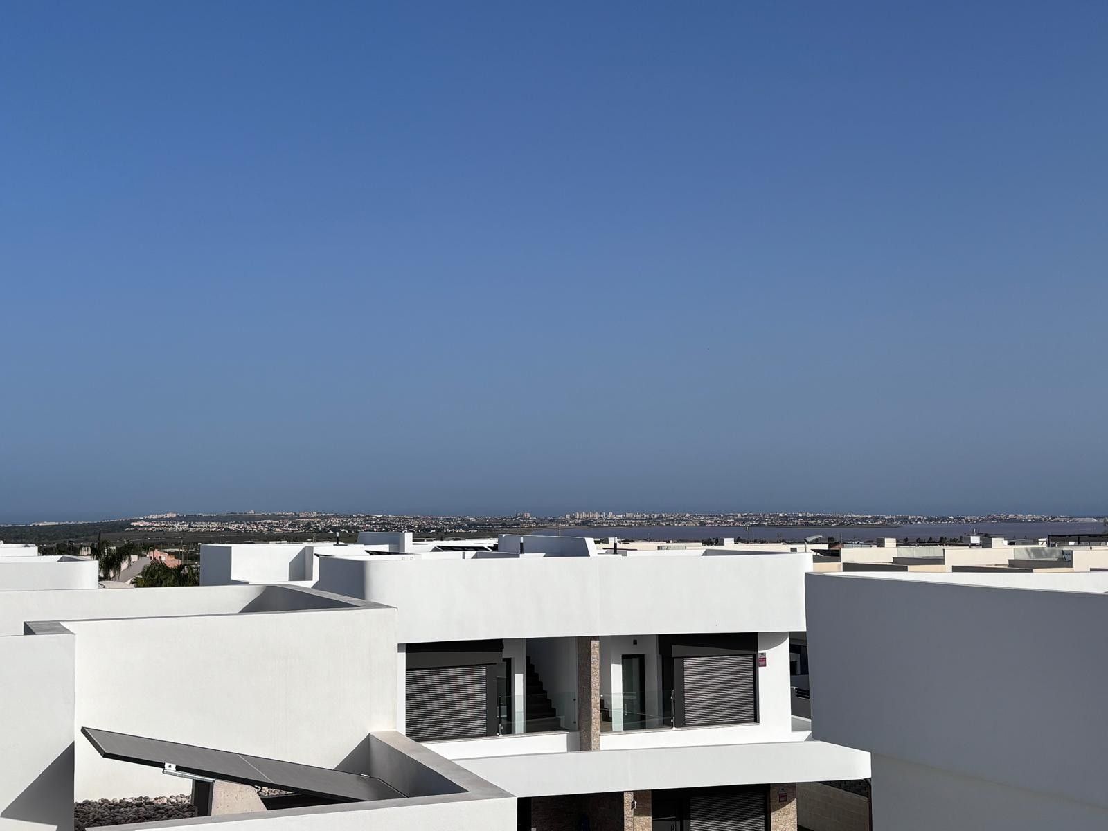 2-Bedroom House in Los Montesinos - Image 39