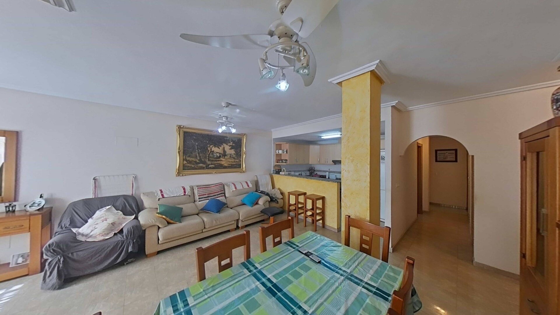 4-Bedroom Apartment in Estacion de Autobuses, Torrevieja - Image 5