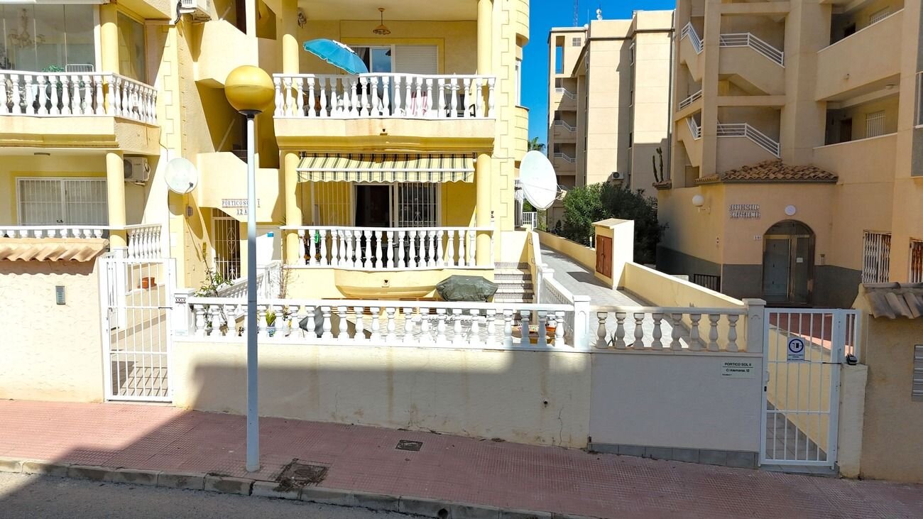3-Bedroom House in El Edén - Los Estaños, Guardamar del Segura - Image 2