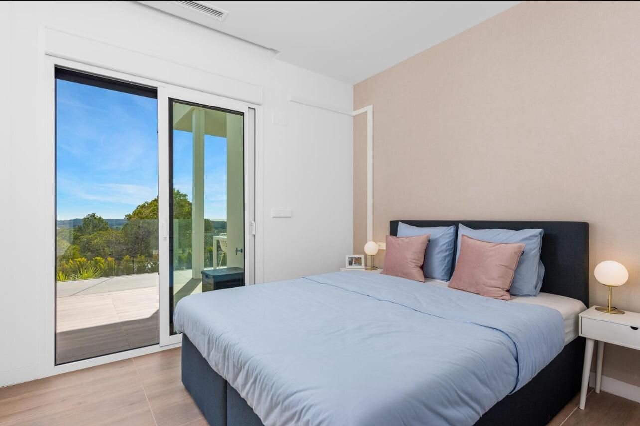 2-Bedroom Apartment in Las Colinas Golf, Orihuela - Image 11