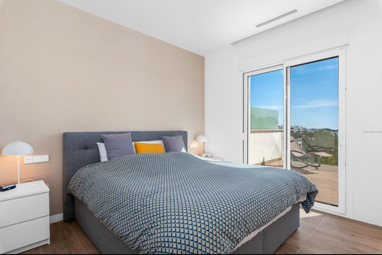 2-Bedroom Apartment in Las Colinas Golf, Orihuela - Image 15
