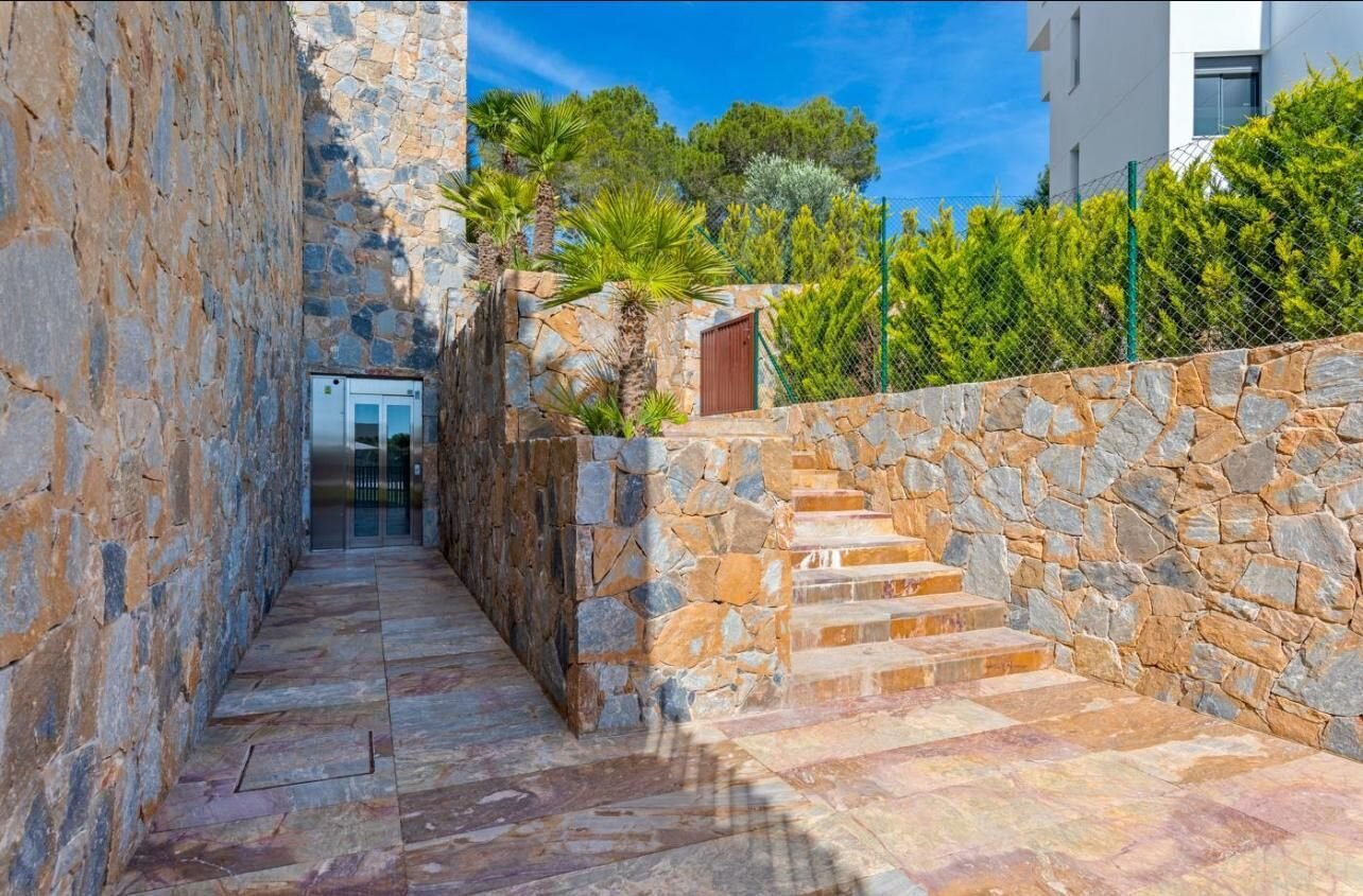2-Bedroom Apartment in Las Colinas Golf, Orihuela - Image 29