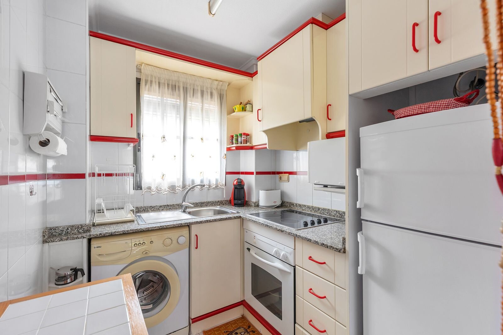 2-Bedroom Apartment in Punta Prima, Torrevieja - Image 11