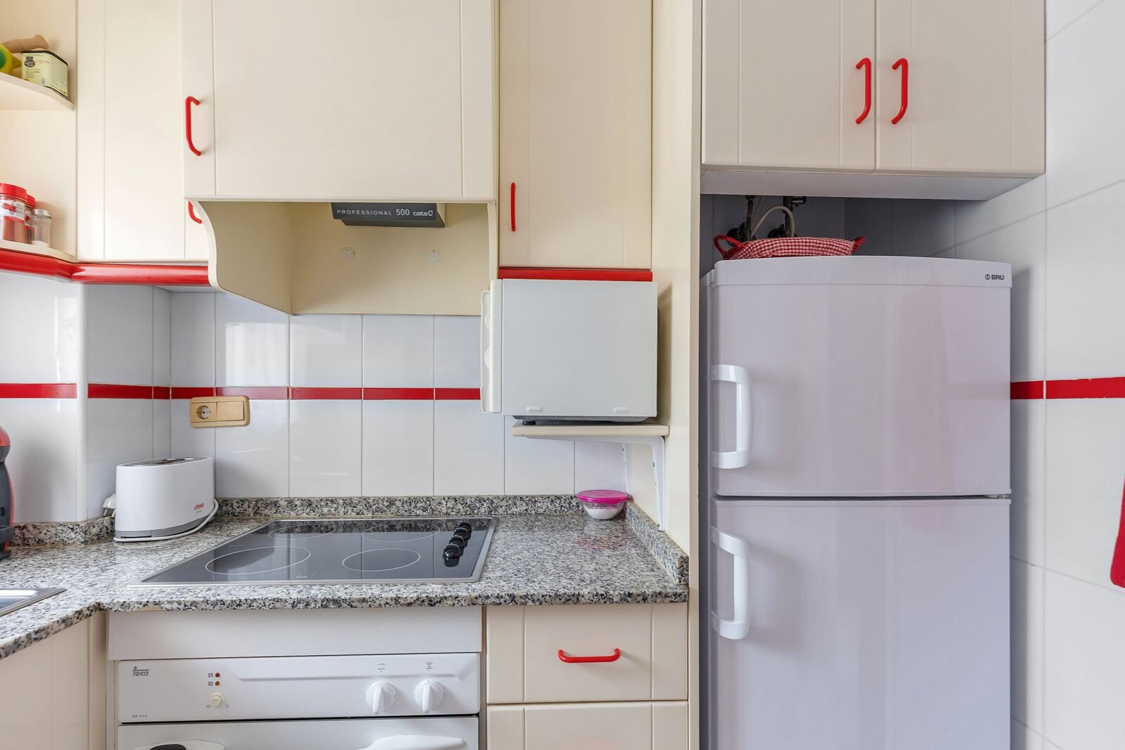 2-Bedroom Apartment in Punta Prima, Torrevieja - Image 12