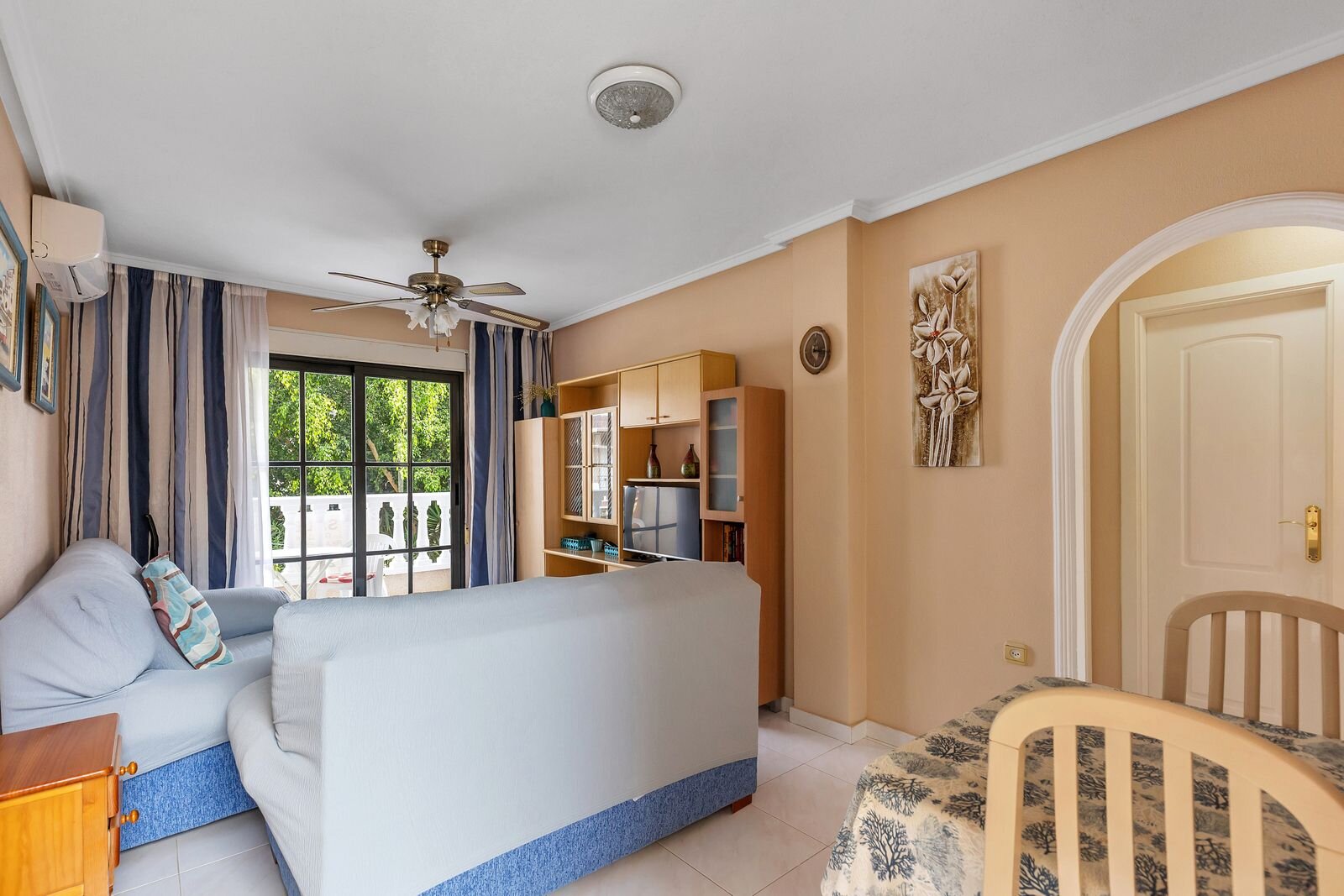 2-Bedroom Apartment in Punta Prima, Torrevieja - Image 5
