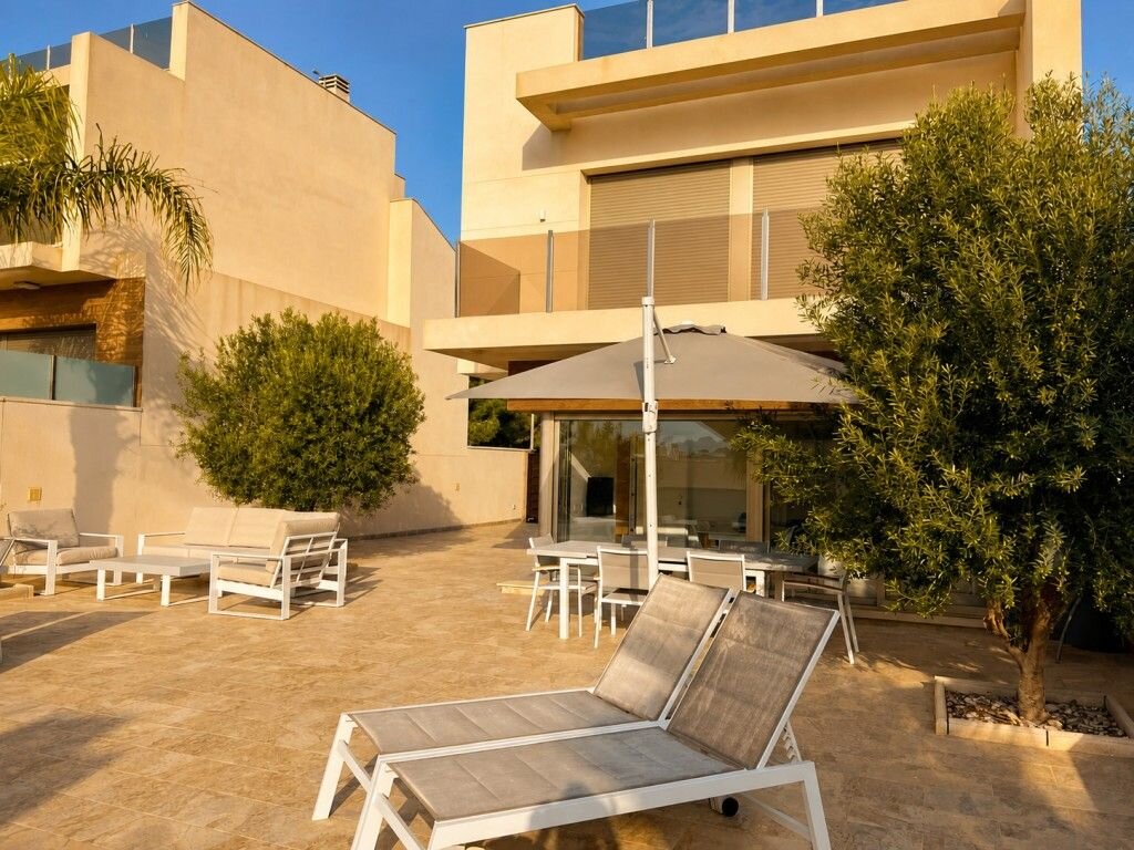 3-Bedroom Villa in Pueblo, San Miguel de Salinas - Image 4