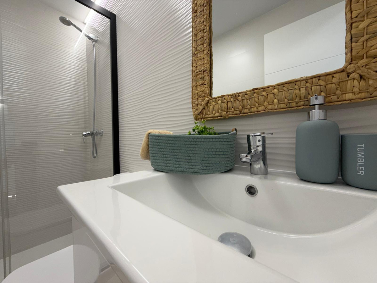 3-Bedroom Middle Floor Apartment in Torrevieja | Sunny C... - Image 14