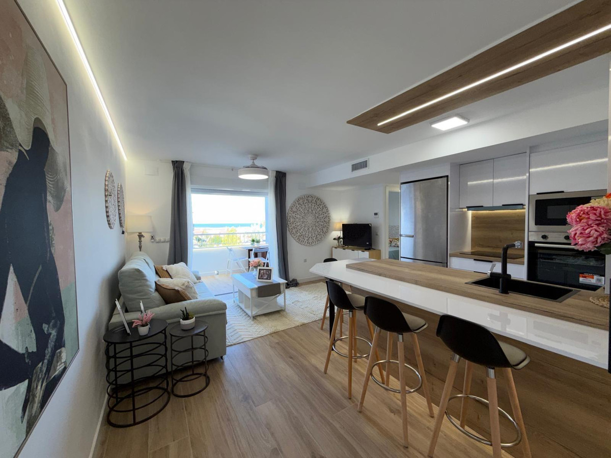 3-Bedroom Middle Floor Apartment in Torrevieja | Sunny C... - Image 17