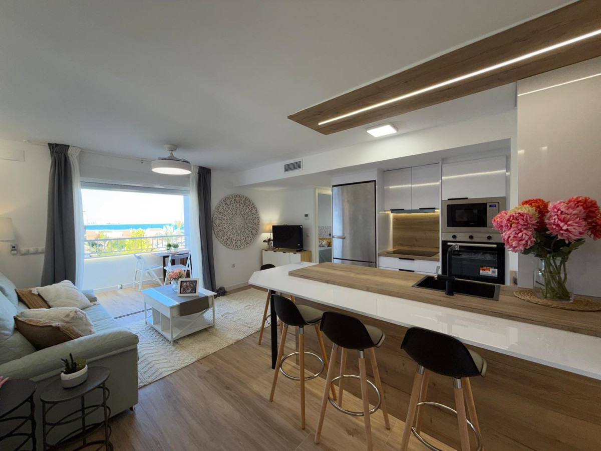 3-Bedroom Middle Floor Apartment in Torrevieja | Sunny C... - Image 18