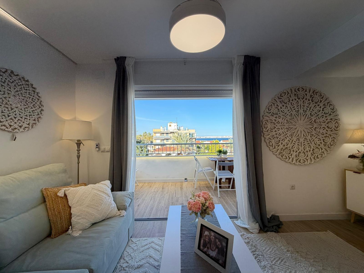 3-Bedroom Middle Floor Apartment in Torrevieja | Sunny C... - Image 20