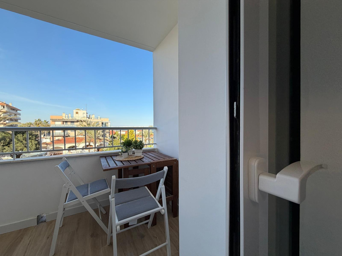 3-Bedroom Middle Floor Apartment in Torrevieja | Sunny C... - Image 22