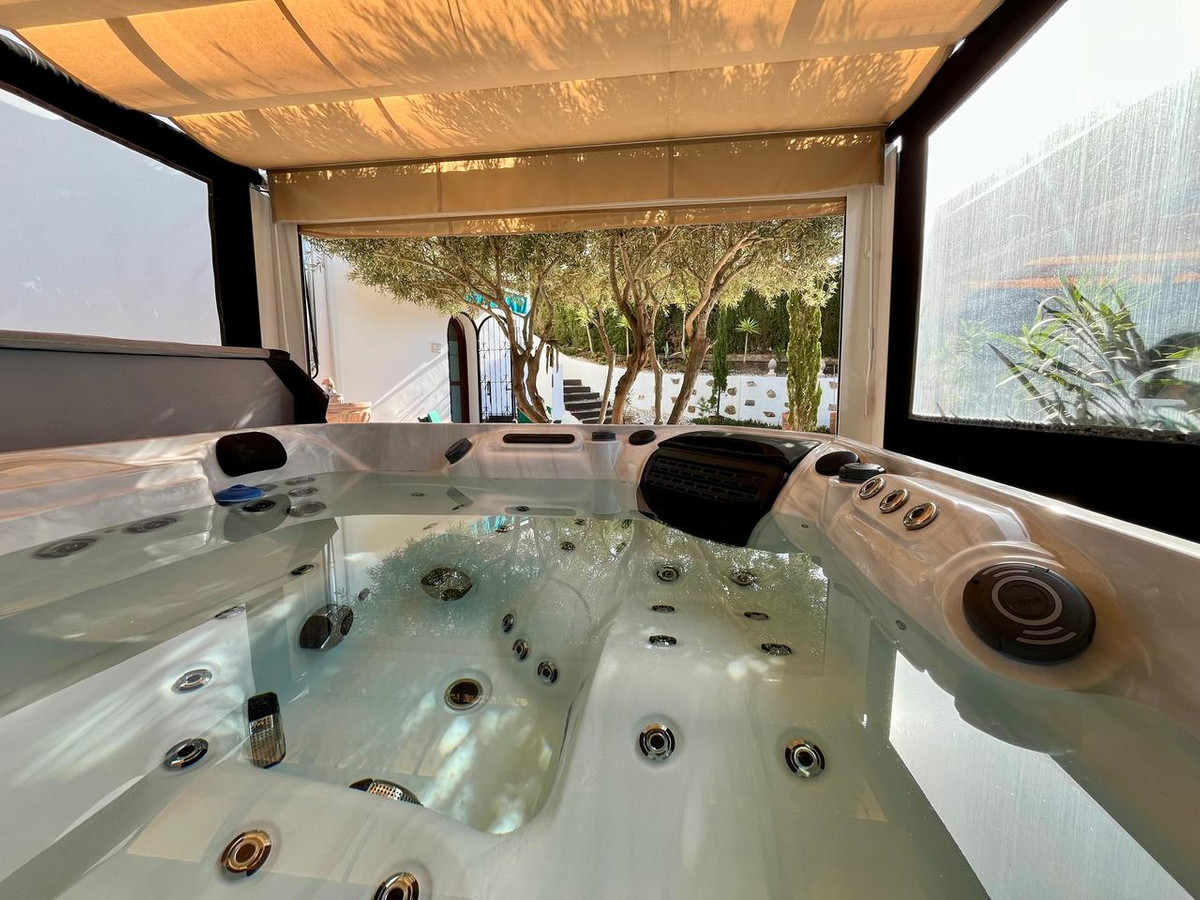 4-Bedroom Detached House in Villamartin, Orihuela Costa |... - Image 10