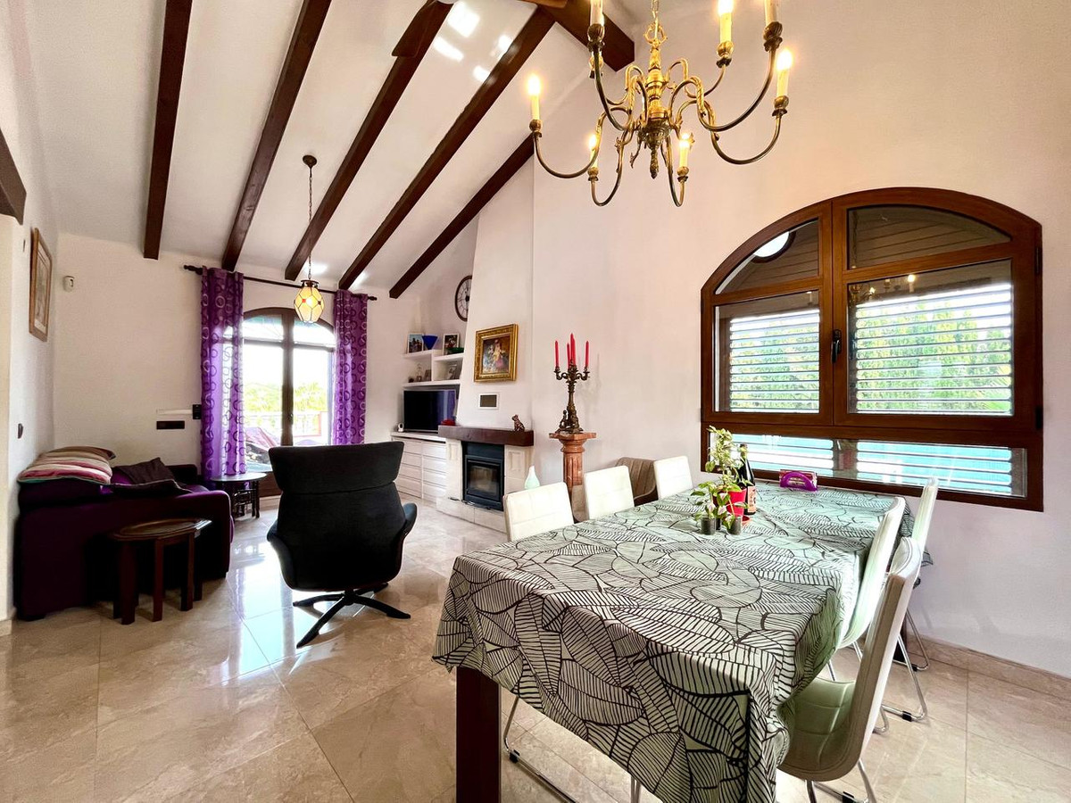 4-Bedroom Detached House in Villamartin, Orihuela Costa |... - Image 8