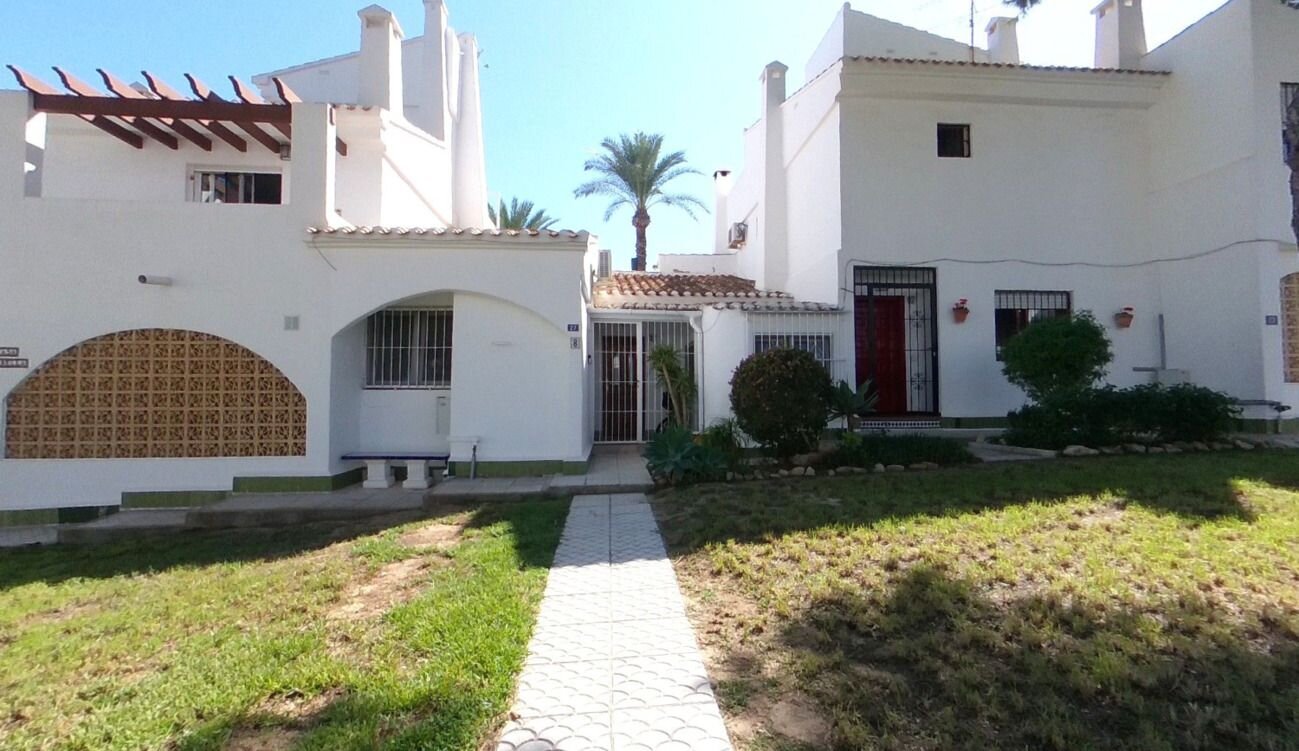 2-Bedroom House in Las Filipinas, Orihuela Costa - Image 2