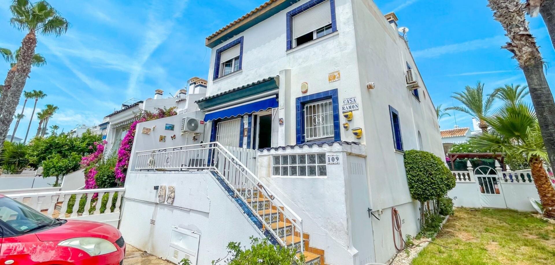 4-Bedroom House in Villamartín-las Filipinas, Orihuela Costa - Image 1