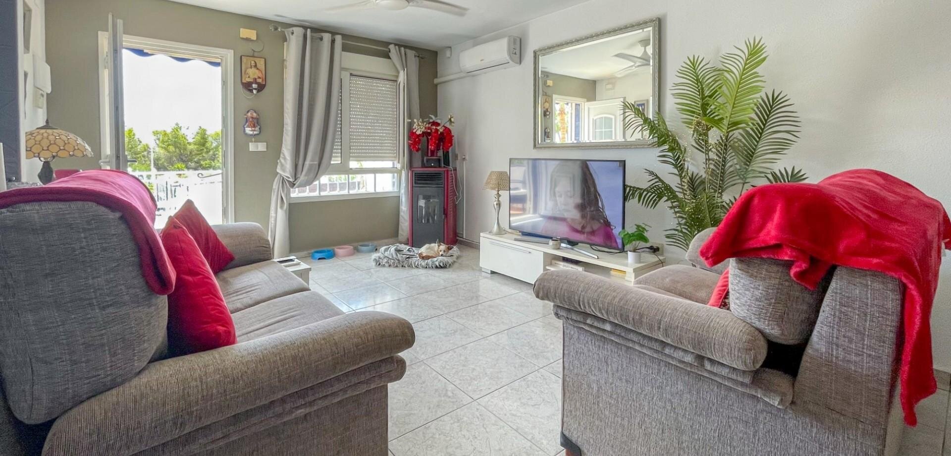4-Bedroom House in Villamartín-las Filipinas, Orihuela Costa - Image 17