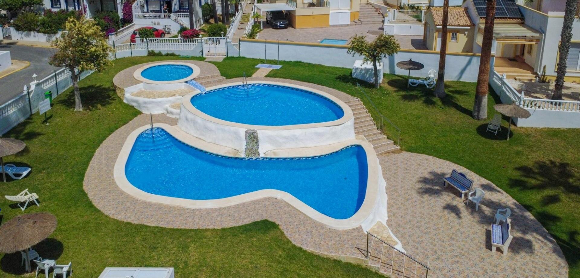 4-Bedroom House in Villamartín-las Filipinas, Orihuela Costa - Image 2