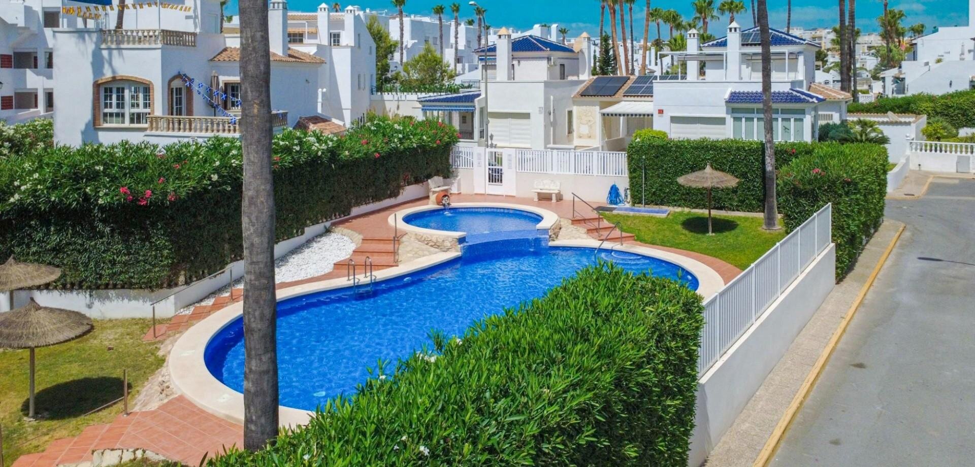 4-Bedroom House in Villamartín-las Filipinas, Orihuela Costa - Image 35