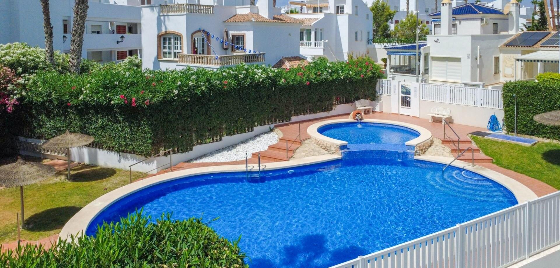 4-Bedroom House in Villamartín-las Filipinas, Orihuela Costa - Image 5