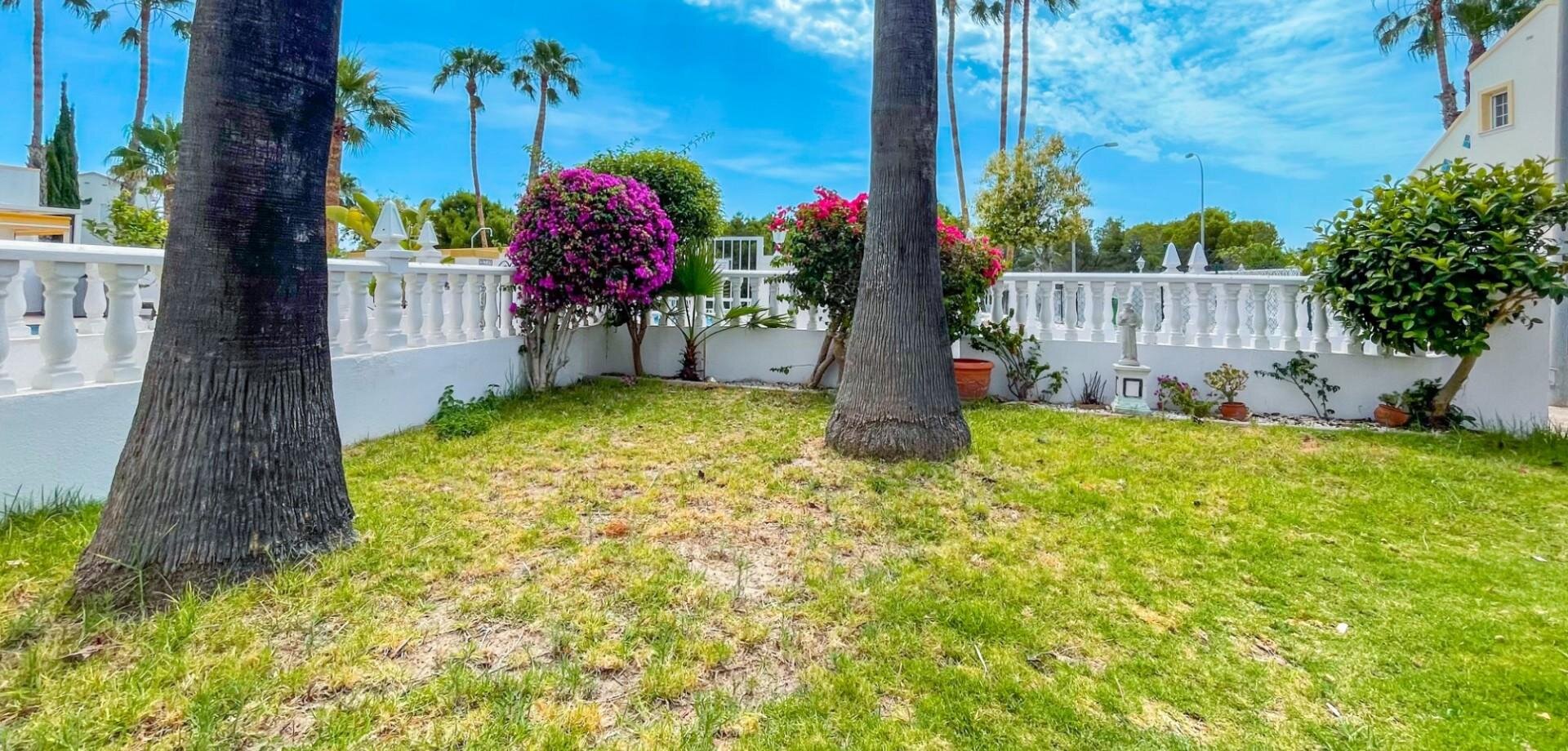 4-Bedroom House in Villamartín-las Filipinas, Orihuela Costa - Image 8