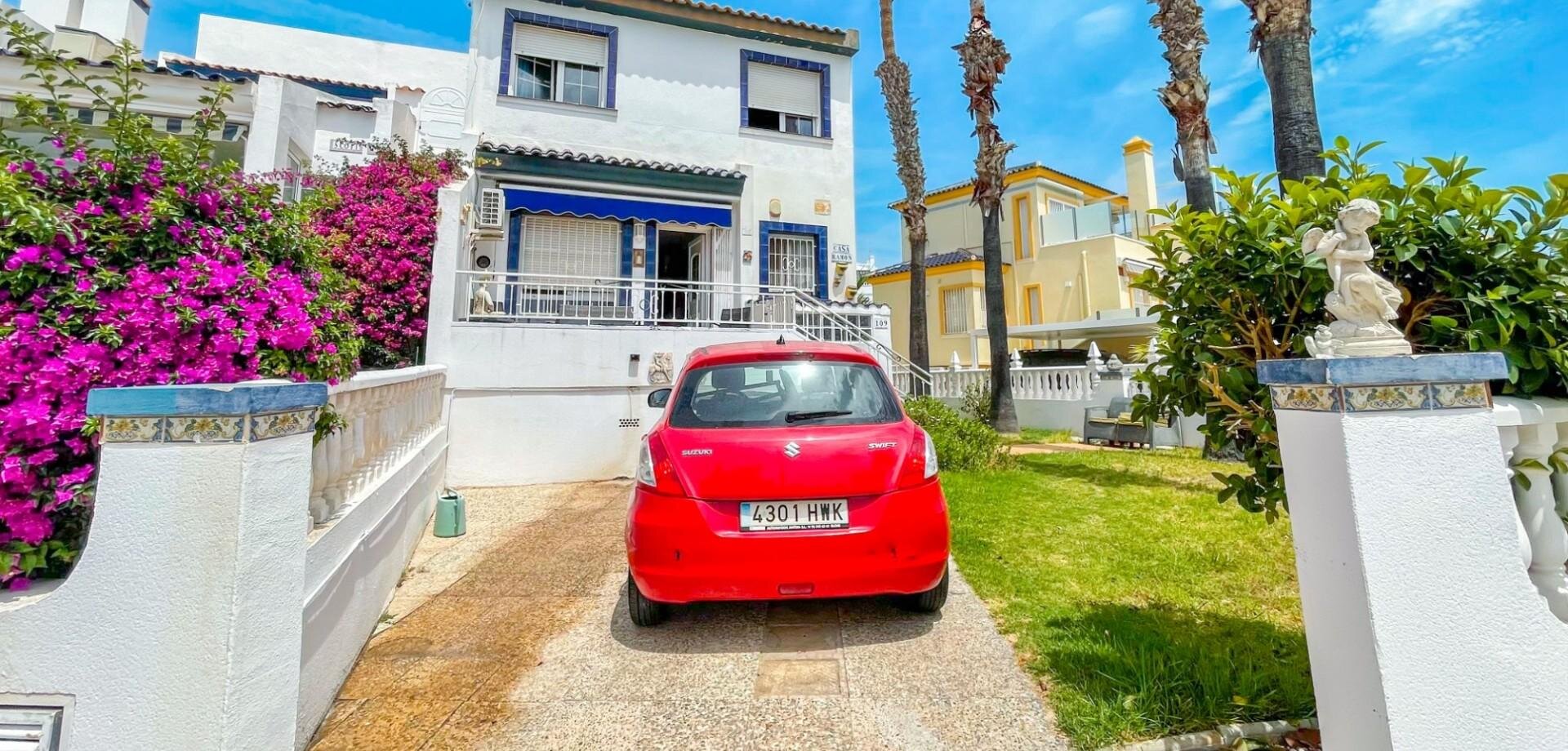4-Bedroom House in Villamartín-las Filipinas, Orihuela Costa - Image 9
