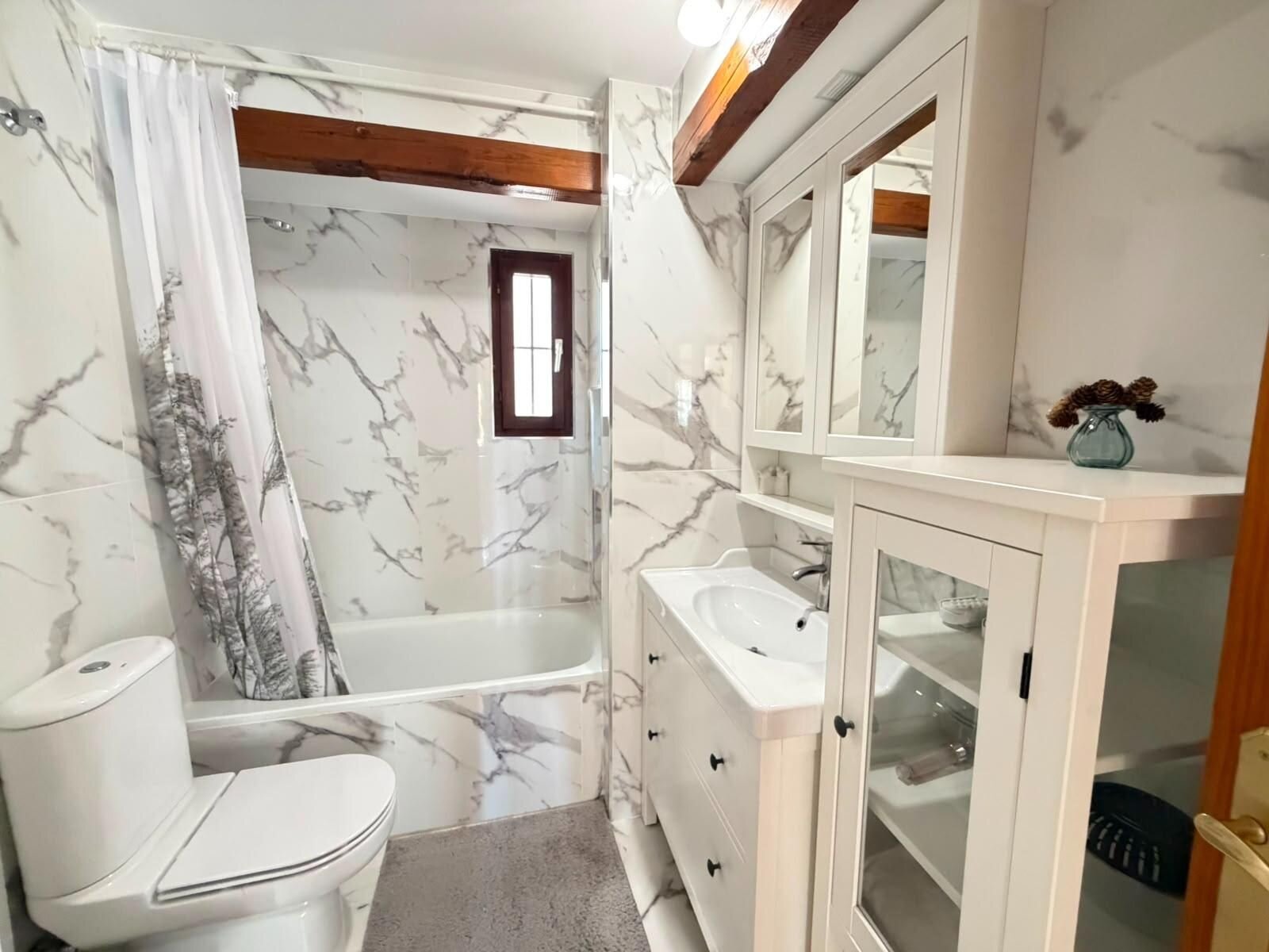 3-Bedroom Apartment in Los Frutales, Torrevieja - Image 9