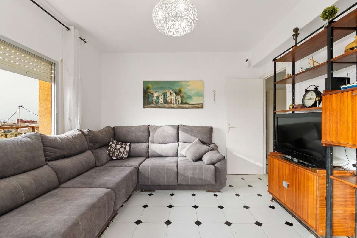 3-Bedroom Apartment in La Puntica, Lo Pagan - Image 10