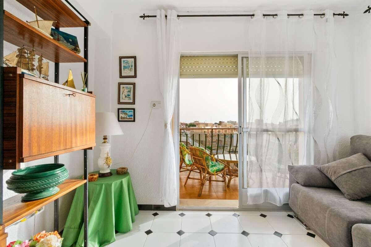 3-Bedroom Apartment in La Puntica, Lo Pagan - Image 12