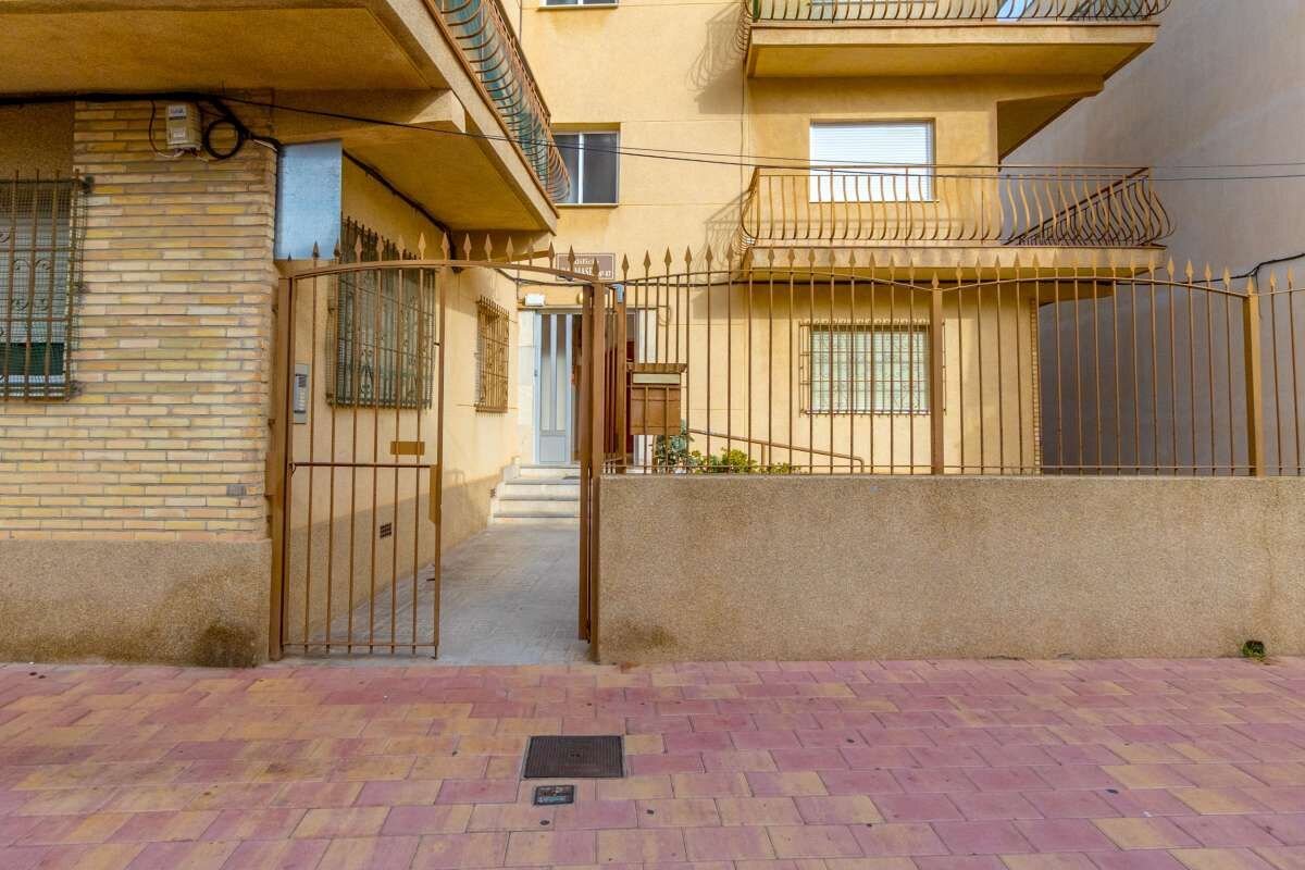3-Bedroom Apartment in La Puntica, Lo Pagan - Image 22