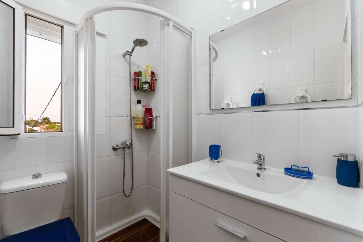 3-Bedroom Apartment in La Puntica, Lo Pagan - Image 4