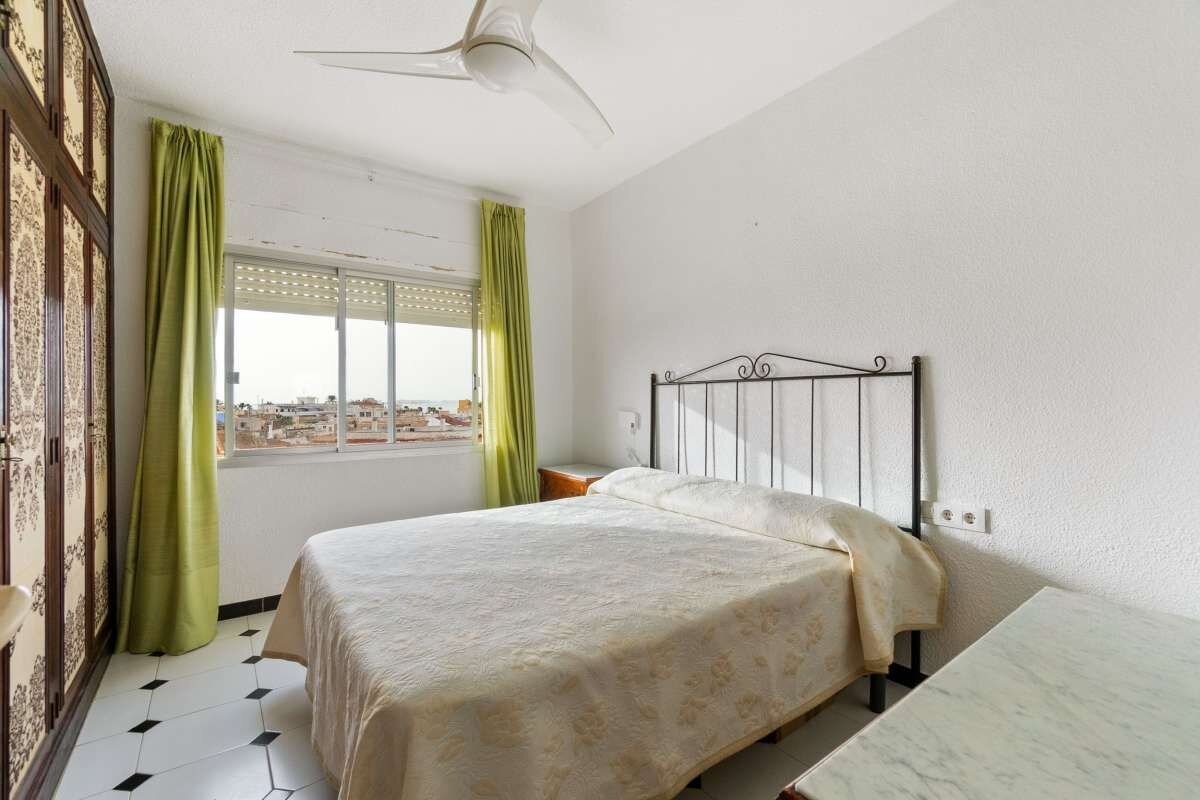 3-Bedroom Apartment in La Puntica, Lo Pagan - Image 5