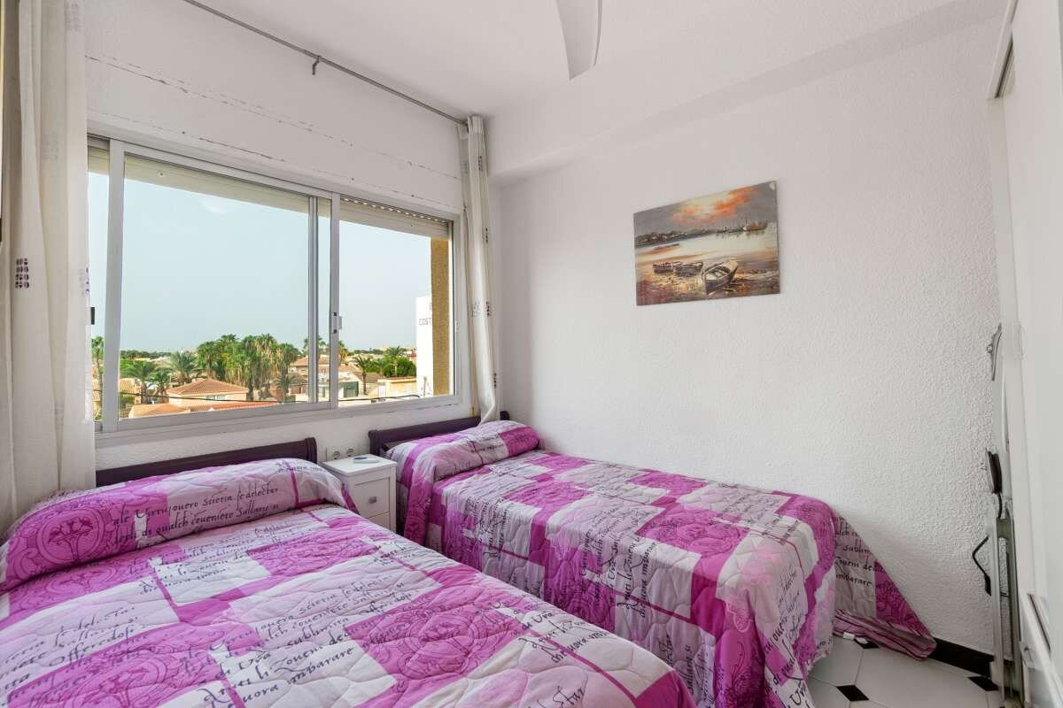 3-Bedroom Apartment in La Puntica, Lo Pagan - Image 9