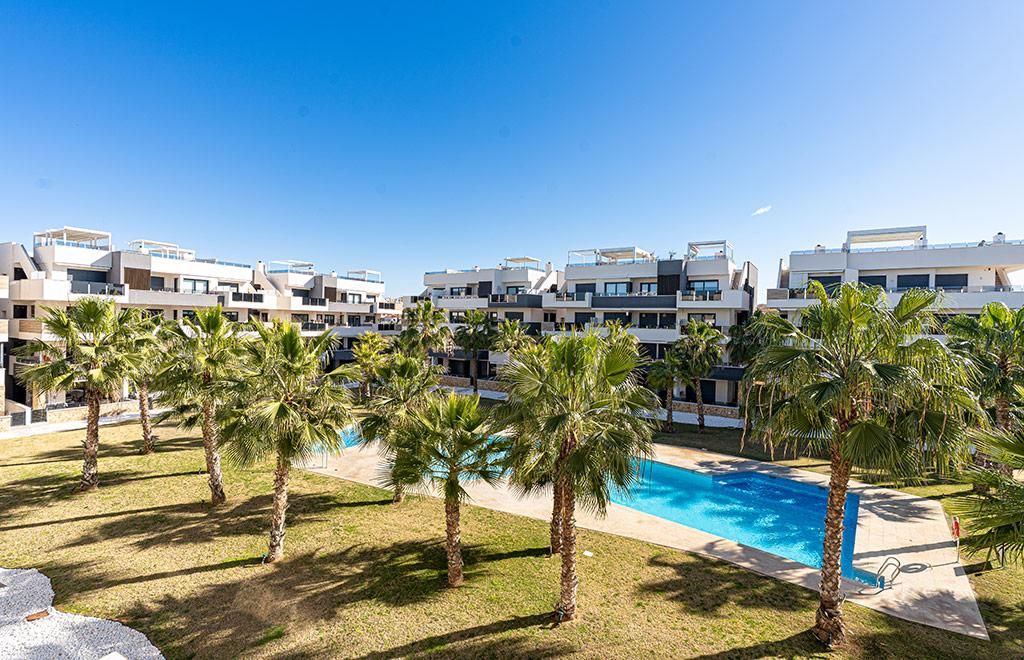 2-Bedroom Apartment in Urbanización Perla del Mar, Orihuela - Image 3