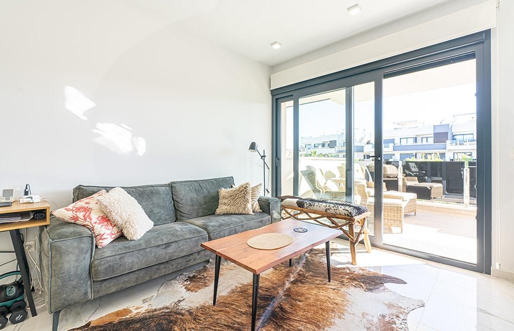 2-Bedroom Apartment in Urbanización Perla del Mar, Orihuela - Image 4