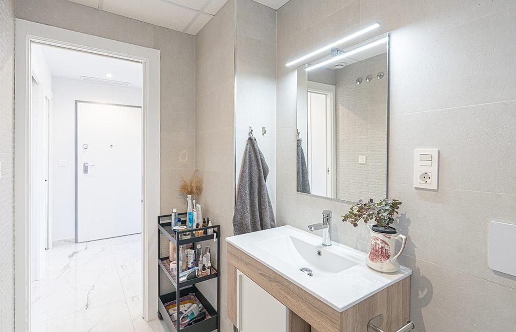 2-Bedroom Apartment in Urbanización Perla del Mar, Orihuela - Image 9