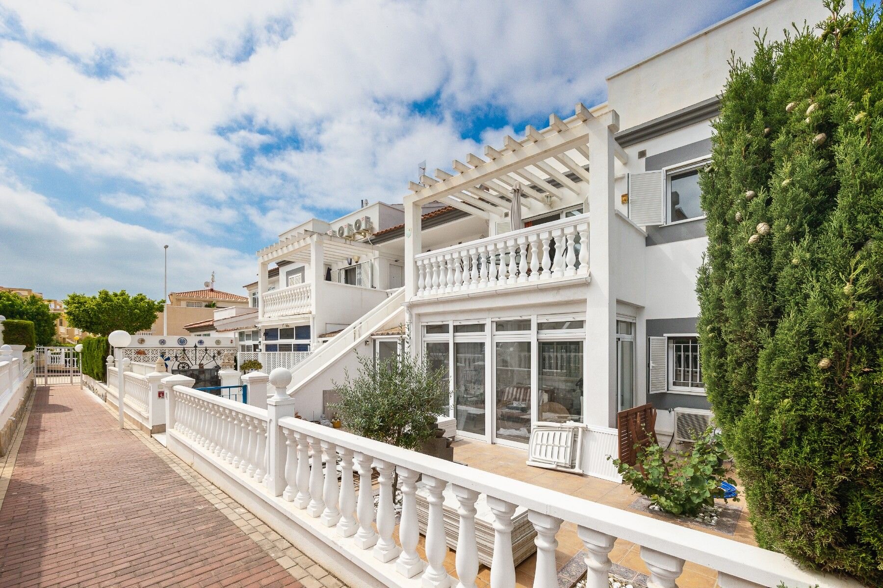 2-Bedroom Apartment in Zeniamar-Horizonte-la Campana, Orihuela Costa - Image 2