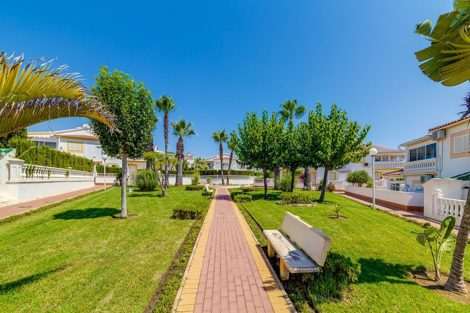 2-Bedroom Apartment in Zeniamar-Horizonte-la Campana, Orihuela Costa - Image 39