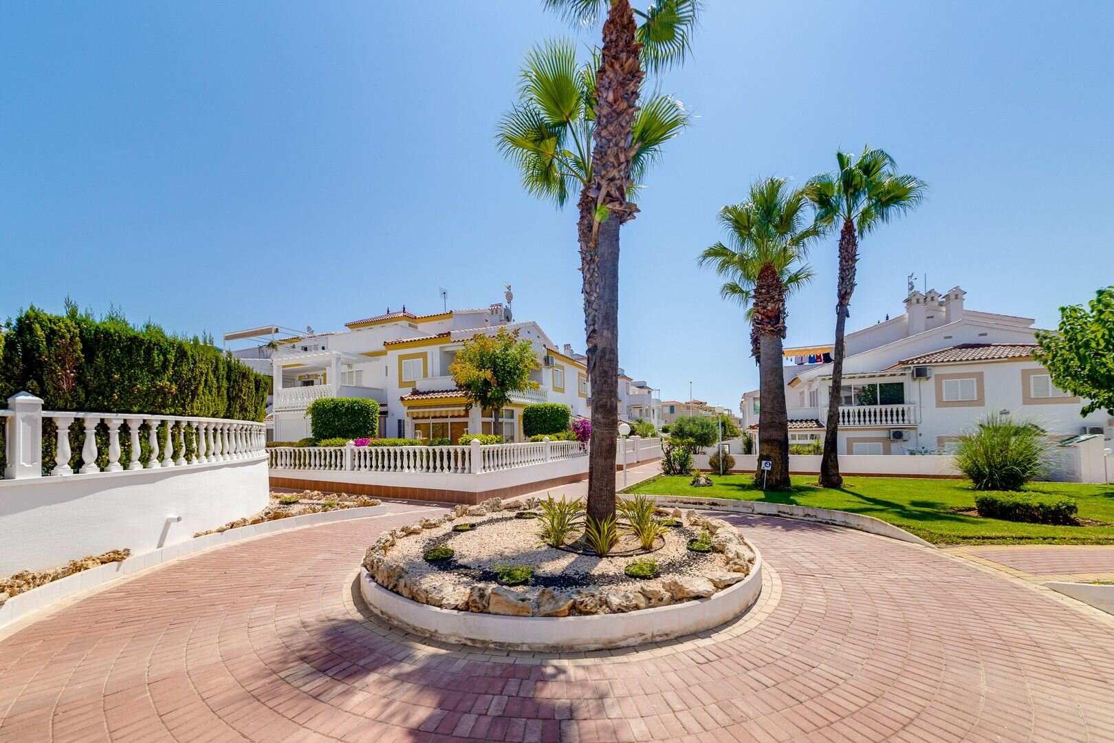 2-Bedroom Apartment in Zeniamar-Horizonte-la Campana, Orihuela Costa - Image 41