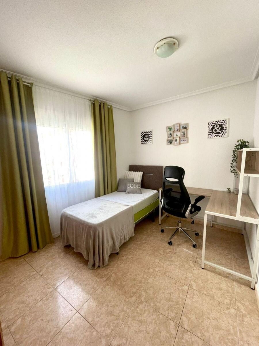 2-Bedroom Apartment in Torrevieja - Image 7