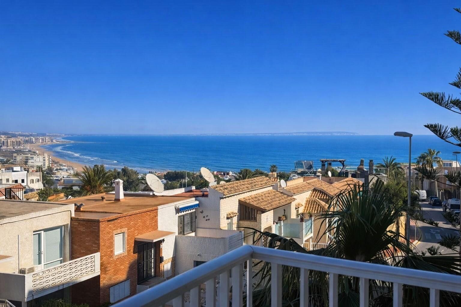 2-Bedroom Apartment in Sector 25, Torrevieja - Image 2