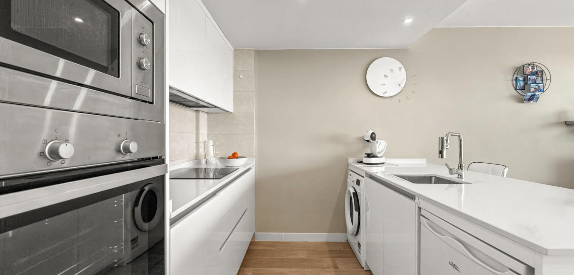 2-Bedroom Apartment in Cartagena - Image 8