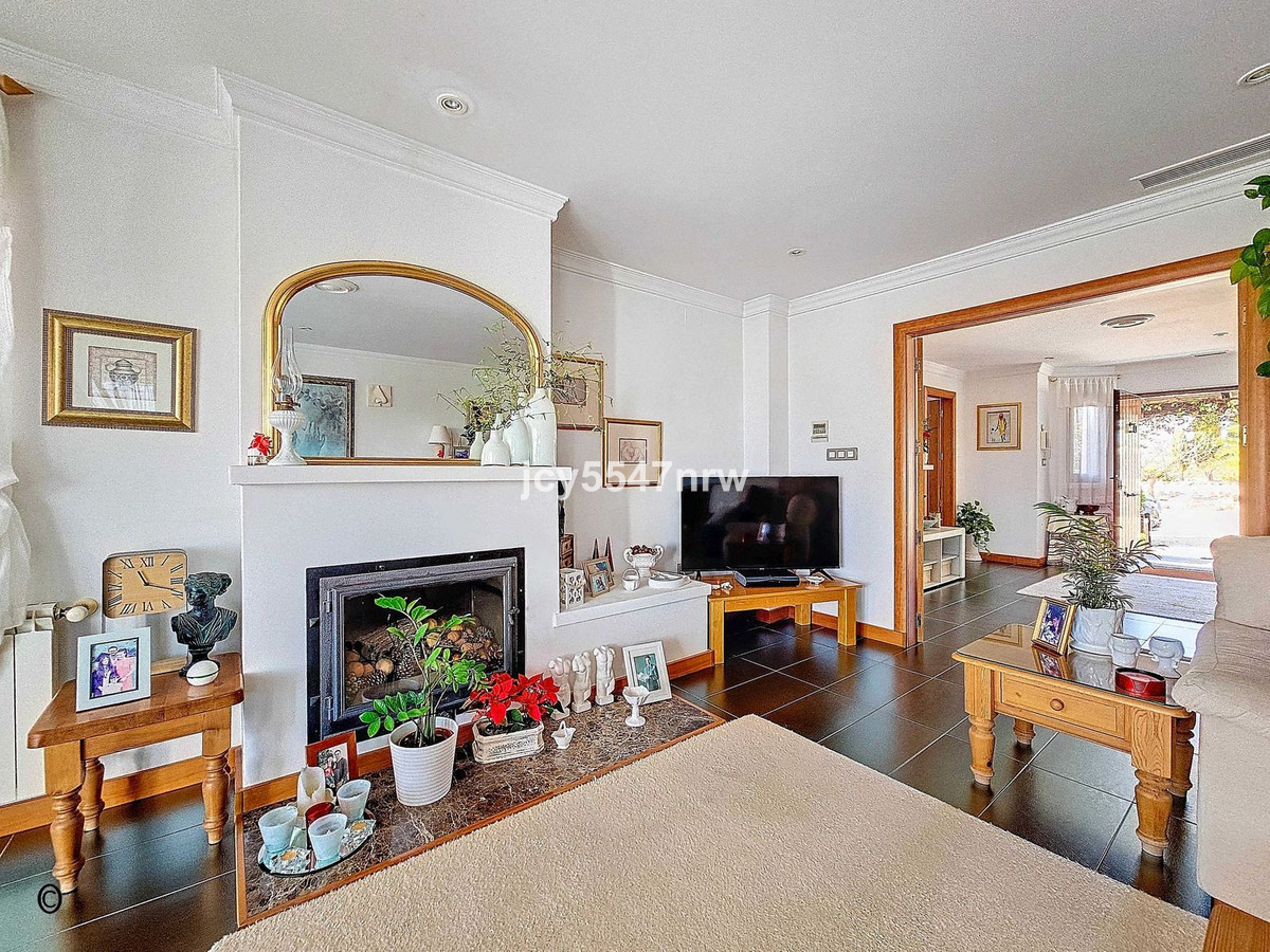 5-Bedroom Detached House in  Pinoso | Sunny Casas - Costa... - Image 10