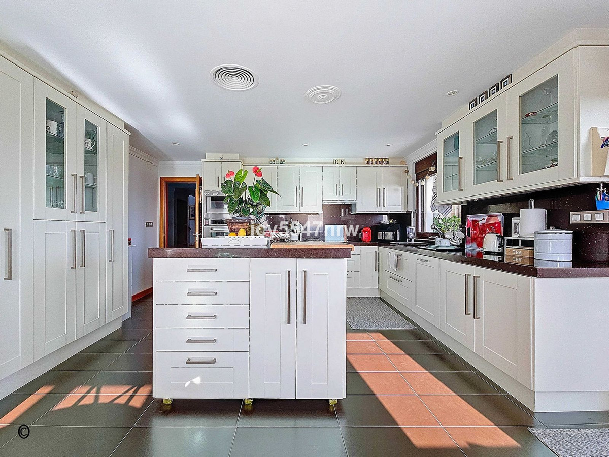 5-Bedroom Detached House in  Pinoso | Sunny Casas - Costa... - Image 17