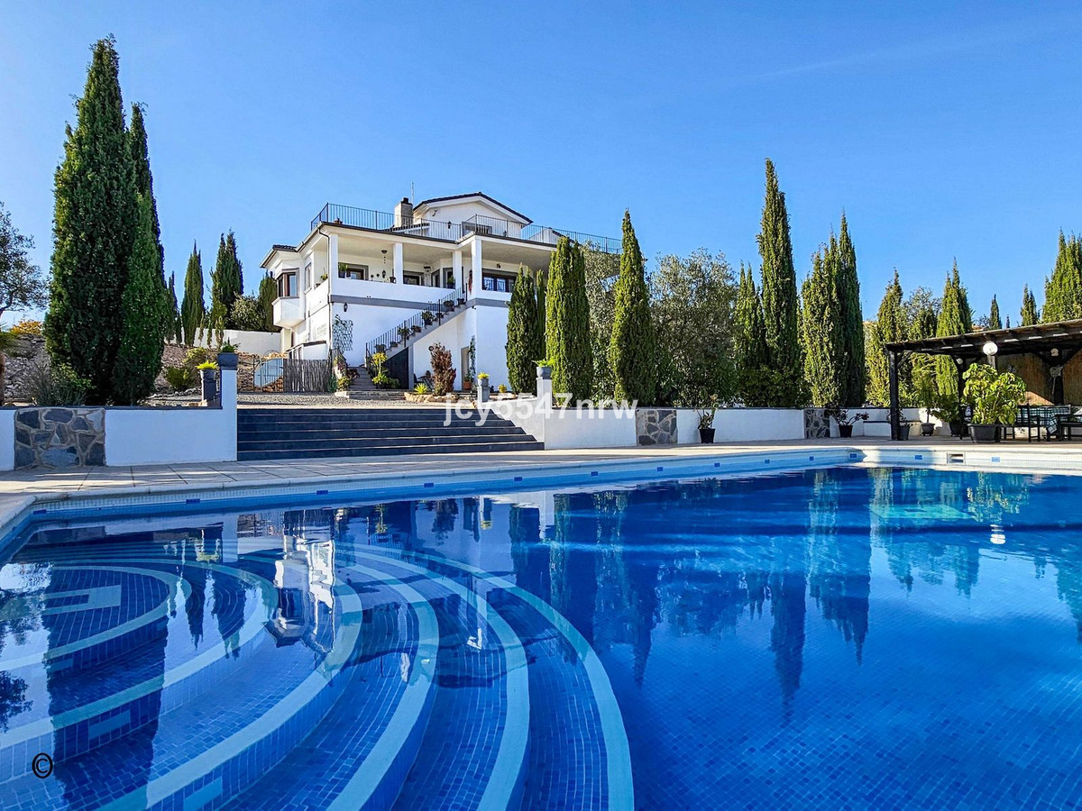 5-Bedroom Detached House in  Pinoso | Sunny Casas - Costa... - Image 2