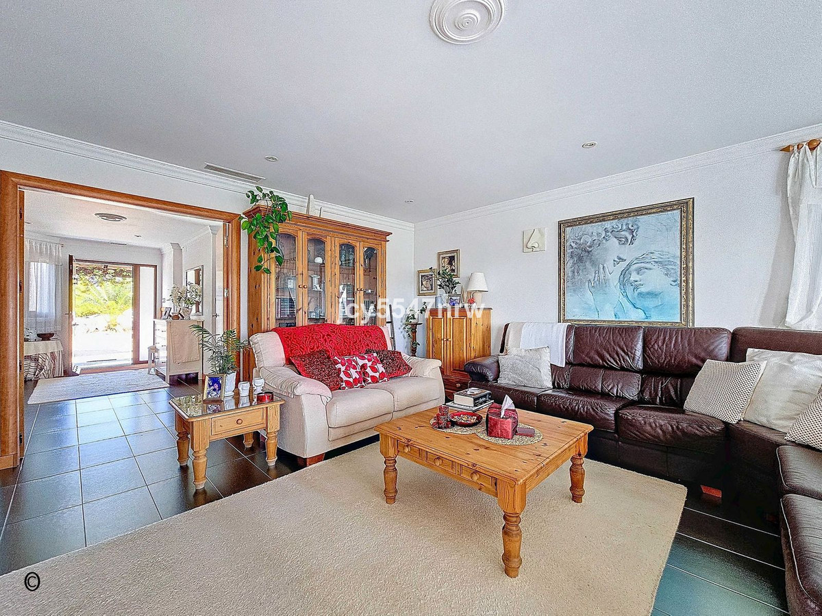 5-Bedroom Detached House in  Pinoso | Sunny Casas - Costa... - Image 9