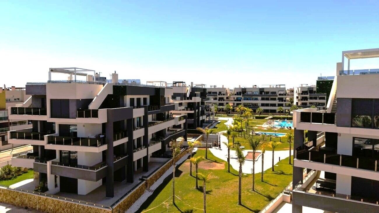 3-Bedroom Apartment in Punta Prima, Orihuela Costa - Image 1