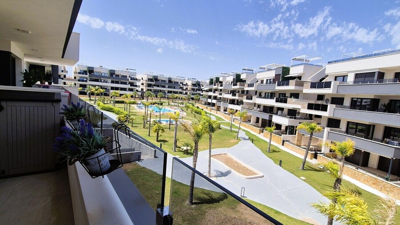 3-Bedroom Apartment in Punta Prima, Orihuela Costa - Image 25