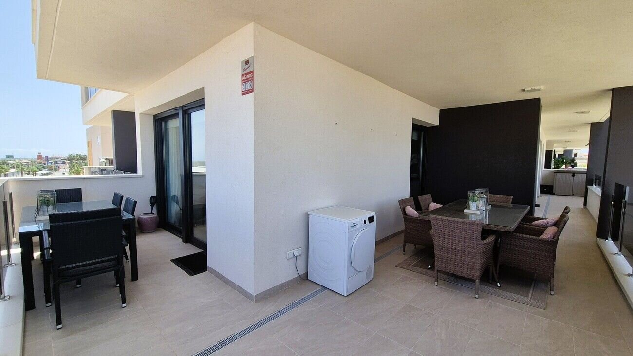 3-Bedroom Apartment in Punta Prima, Orihuela Costa - Image 33